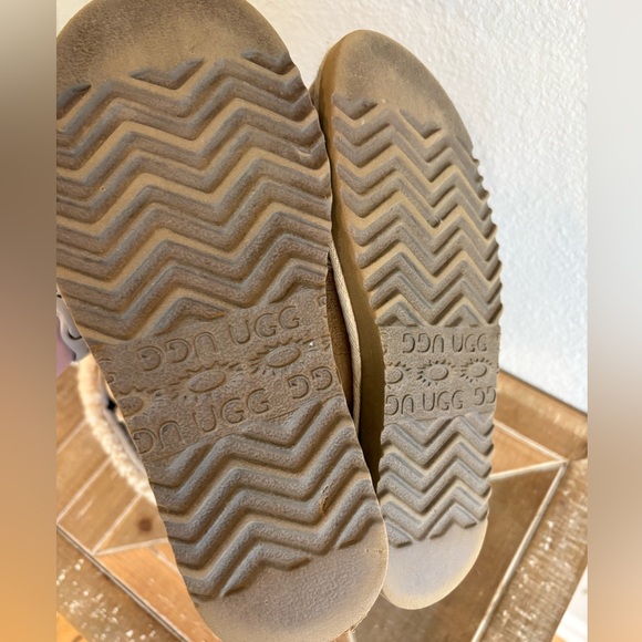 UGG Australia Tall Boots Paisley Embossed Women Size 6 AS IS - Picture 8 of 8